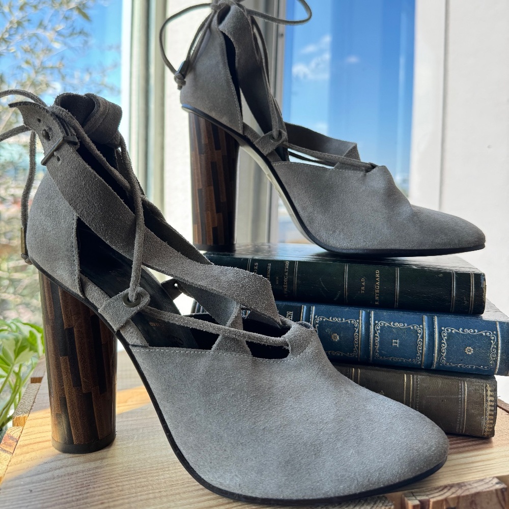 Free People 'Nouvella' Wrap Heel, Gray Suede Leather, Sz. 8